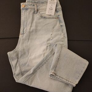 NWT, Time & Tru. Jeans, High Rise Mom Regular, Lt Blue, Size 14, Gift
